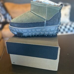 Ugg Venture Daze Ultra Mini Boot men’s 6/women’s 7.5